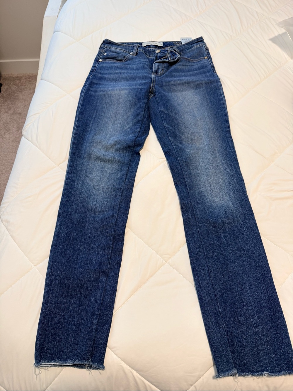 Liverpool Women's Straight-Leg Jeans in Medium Blue Wash